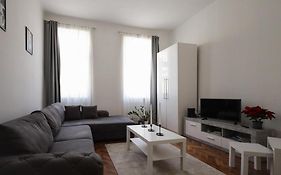 Apartment 10-Next Metro U3